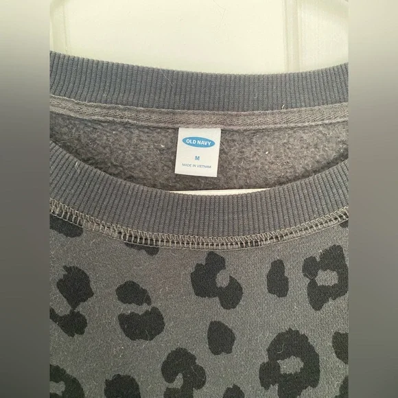 Old Navy Vintage Women's Crew-Neck Sweatshirt Leopard Print - Picture 3 of 4